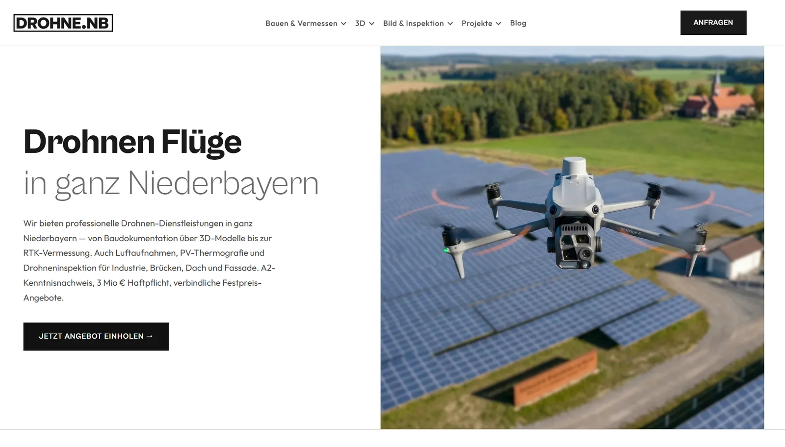 Hero-Sektion der Drohnen-Niederbayern-Website mit Drohne über Photovoltaik-Anlage