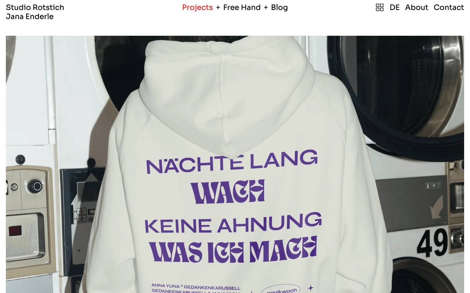 Startseite von janaenderle.com mit einem bildschirmfüllenden Projektfoto und der Navigation von Studio Rotstich