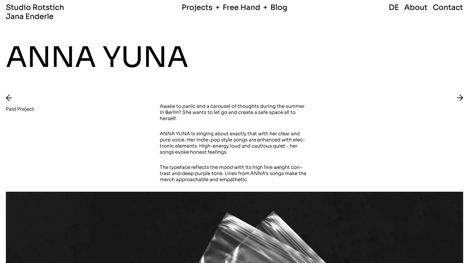 Projektseite ANNA YUNA mit Titel, kurzem Begleittext in zwei Spalten und einem großformatigen Produktfoto darunter